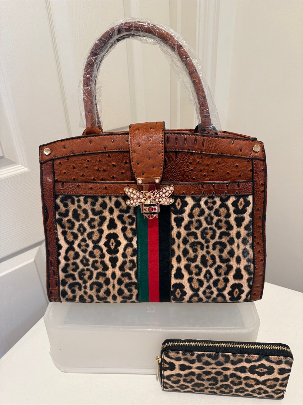 New Boutique Leopard Brown Vegan Ostrich Leather Jewel Bee Clasp Wallet & Strap
